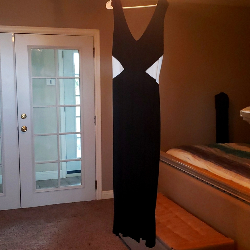 Venus L Black & White colorblock long slit dress